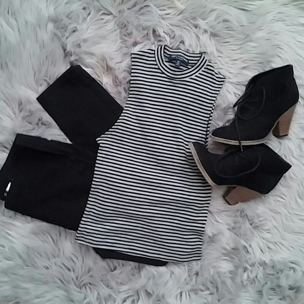 2 for $10 One clothing sleeveless shirt